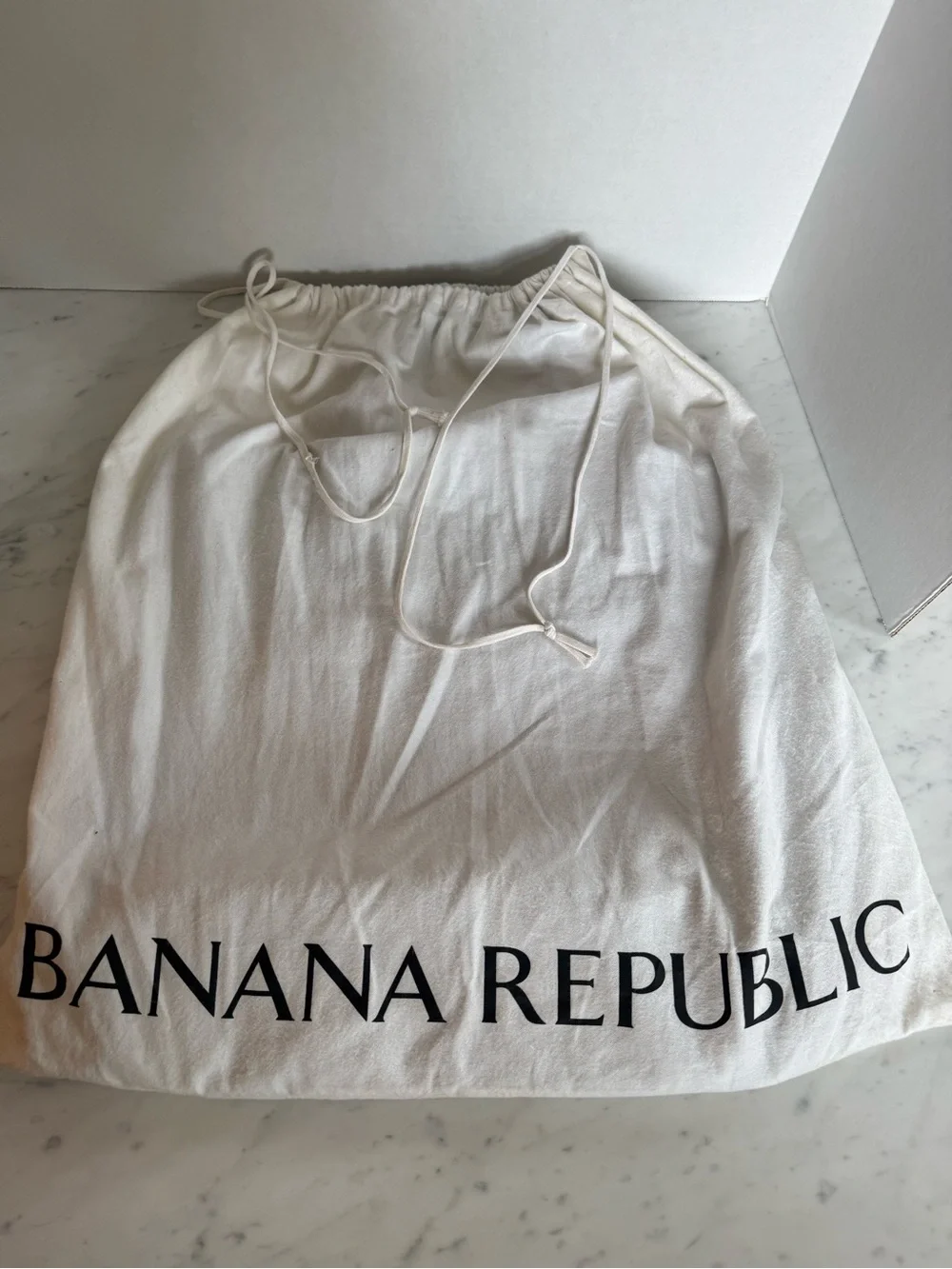 Banana Republic Men’s Classic Black Leather Tote Bag.